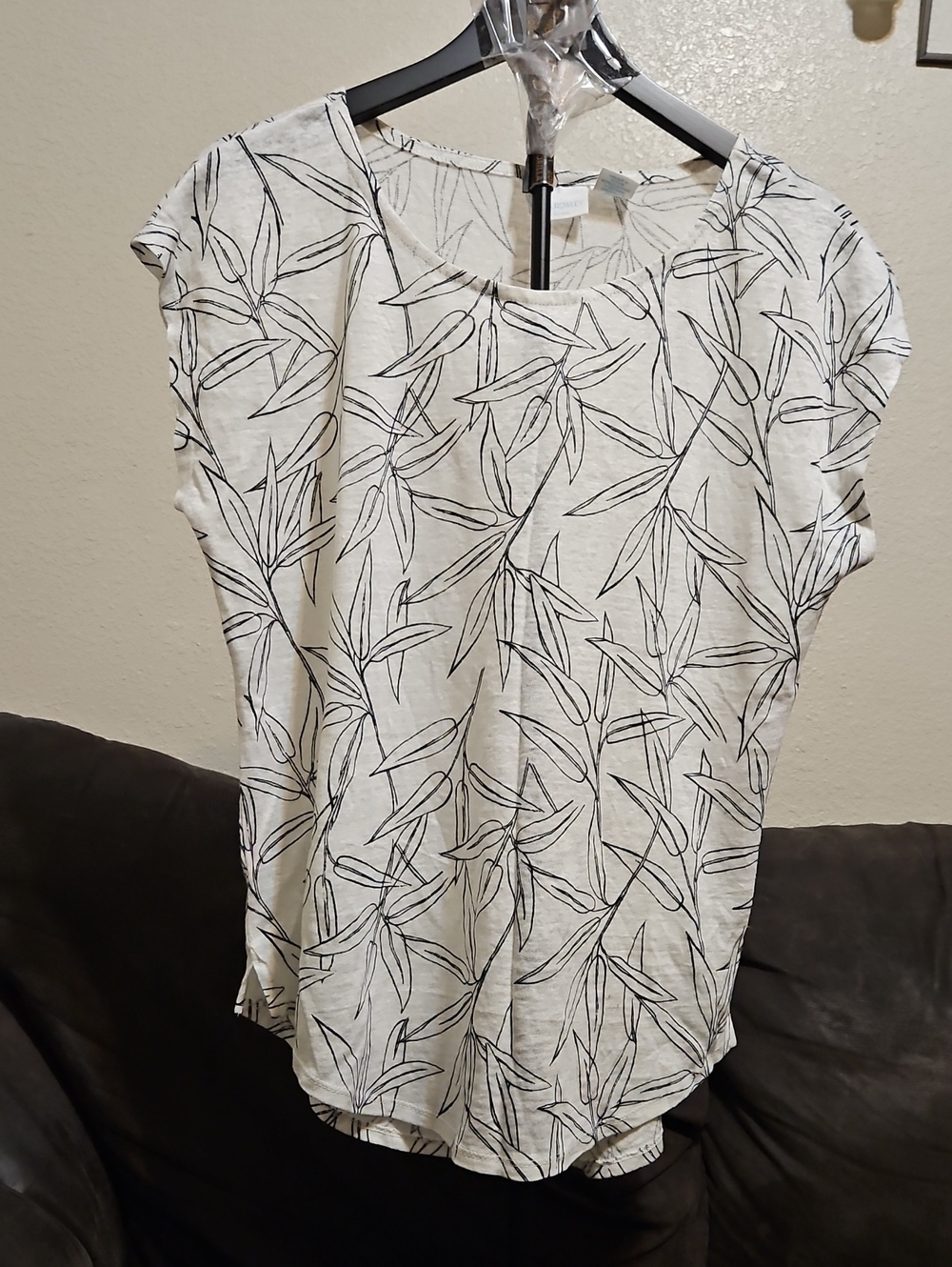 Cynthia Rowley 100% Linen Cream Blouse with Black Leaf Outline